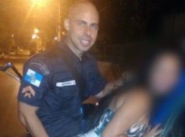 [Policial Militar é preso após foto apalpando bumbum de jovem]