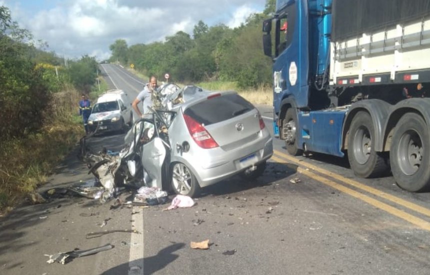 Motorista De Carro Morre Após Bater De Frente Com Caminhão Na Região Da ...